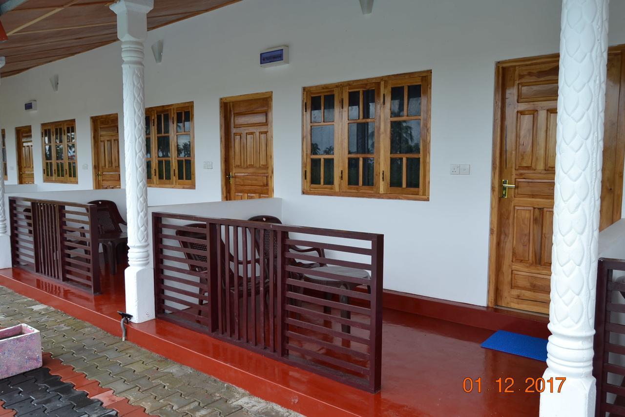 Shan Guest And Restaurant 尼拉瓦利 外观 照片