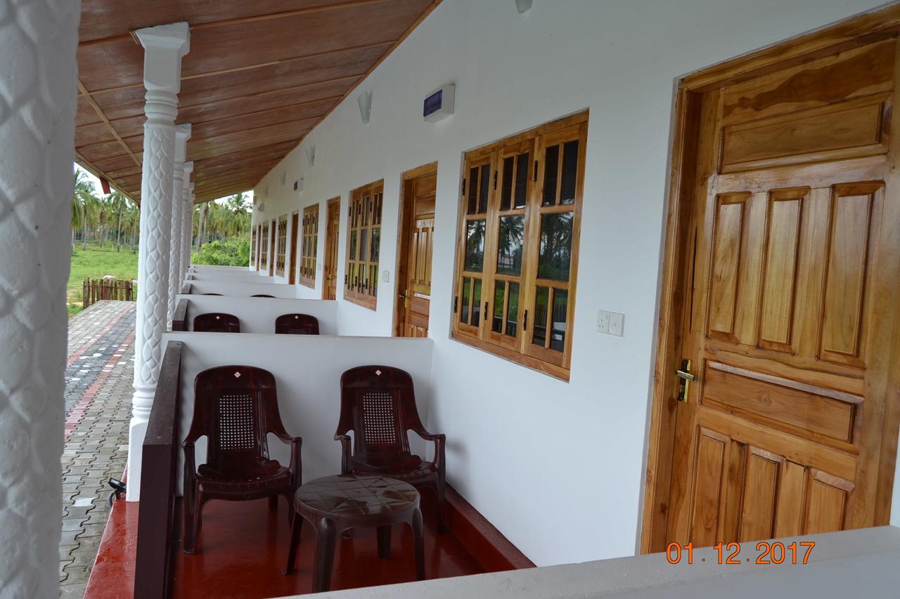 Shan Guest And Restaurant 尼拉瓦利 外观 照片
