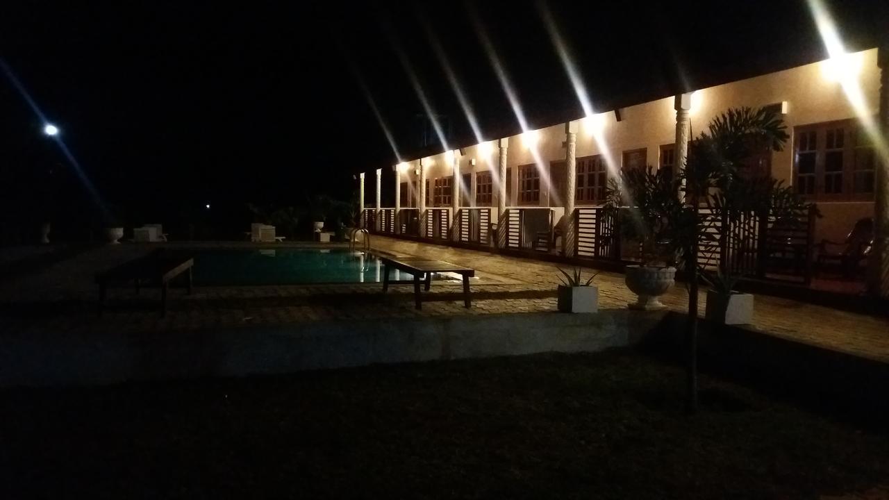 Shan Guest And Restaurant 尼拉瓦利 外观 照片