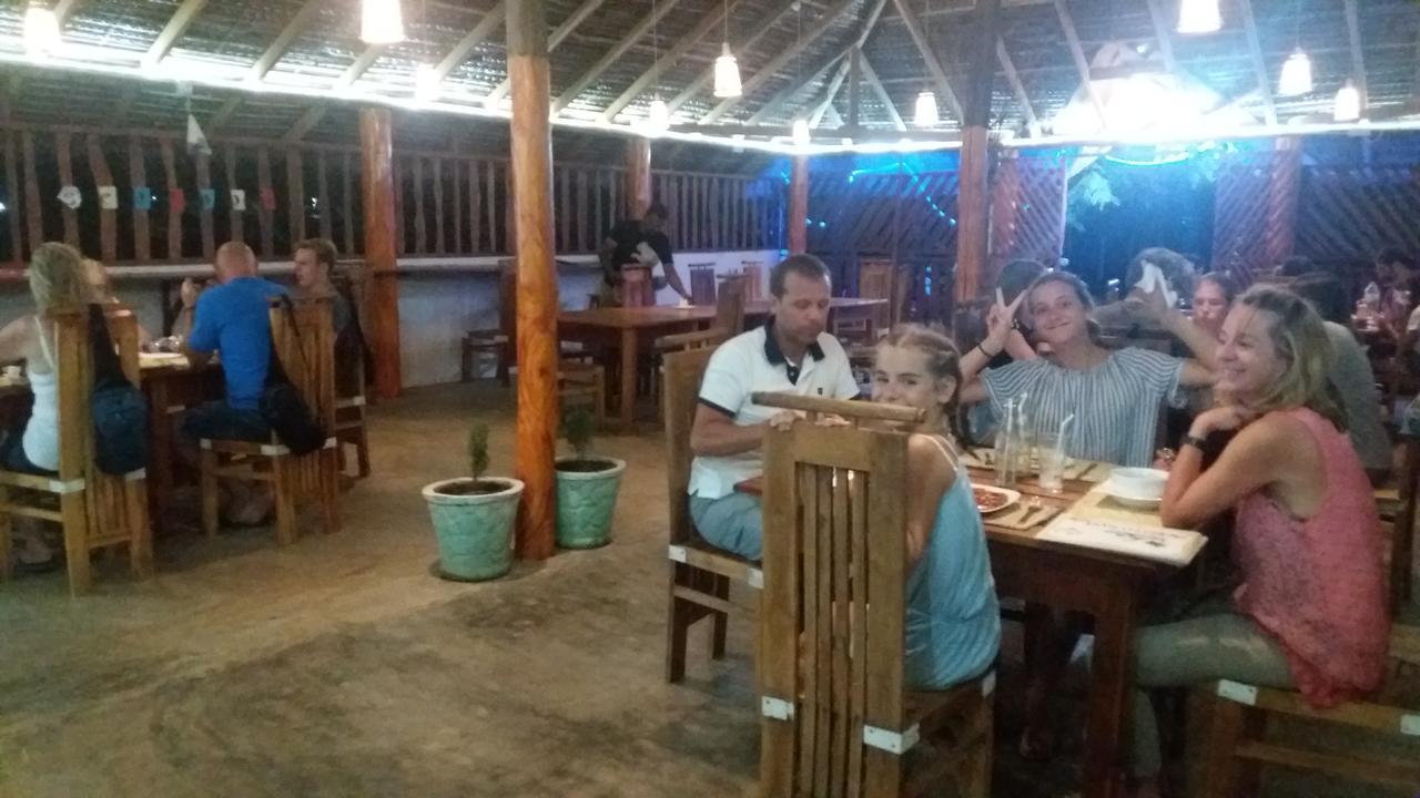 Shan Guest And Restaurant 尼拉瓦利 外观 照片