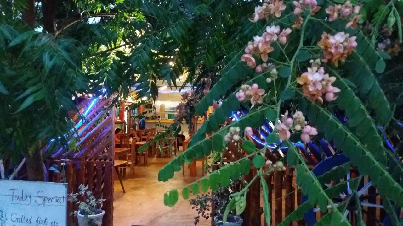 Shan Guest And Restaurant 尼拉瓦利 外观 照片