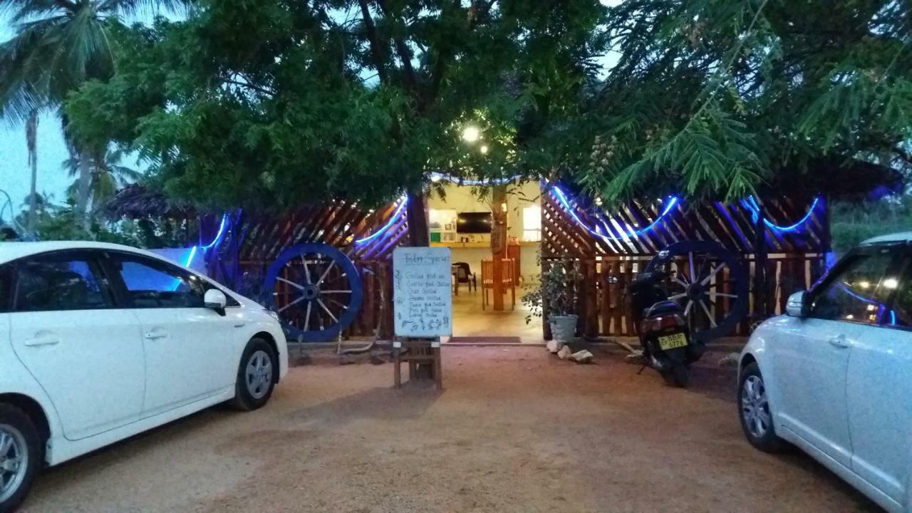 Shan Guest And Restaurant 尼拉瓦利 外观 照片